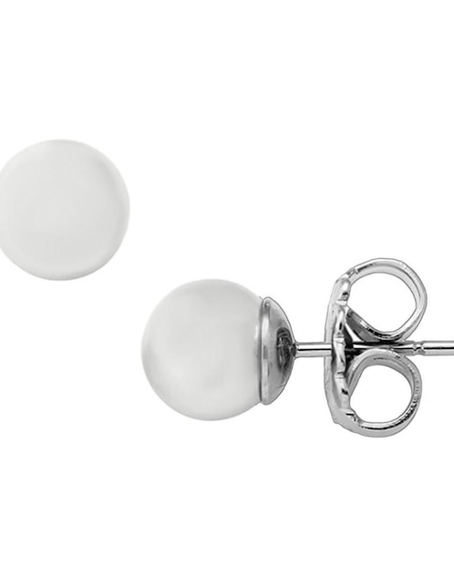 Aretes Majorica con acabado brillante imitación perla