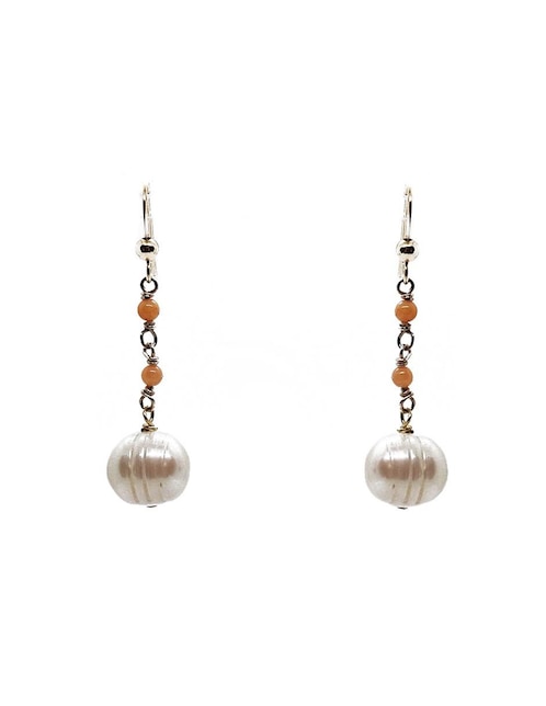Aretes María Karina con acabado brillante perla