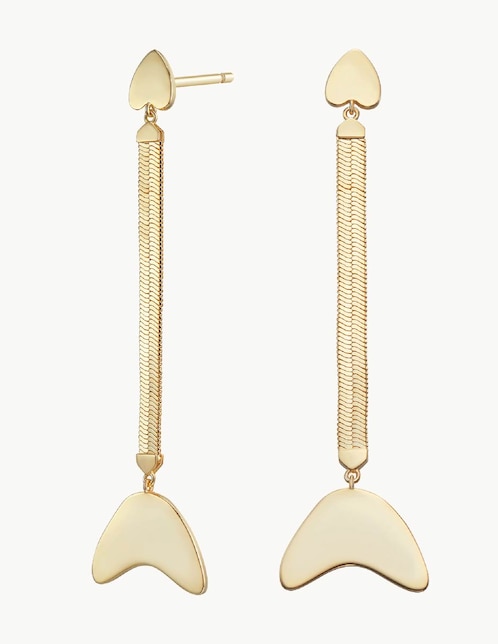 Aretes de pez Apodemia con acabado baño de oro