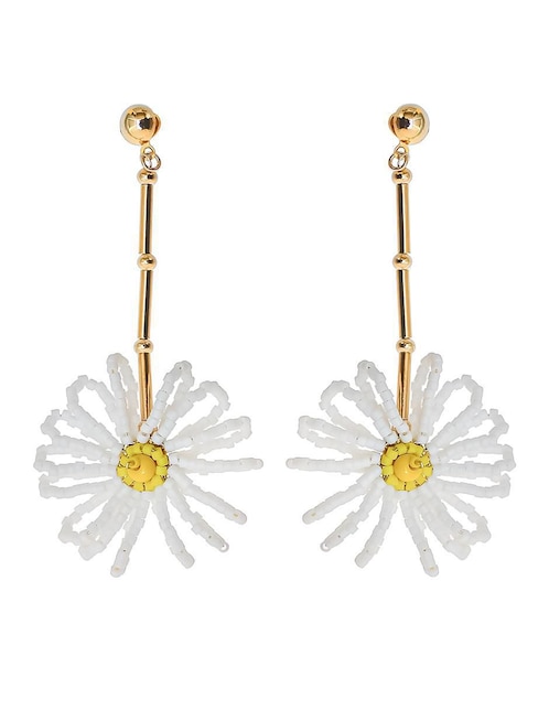 Aretes de flor Sofia Blum con acabado chapa de oro