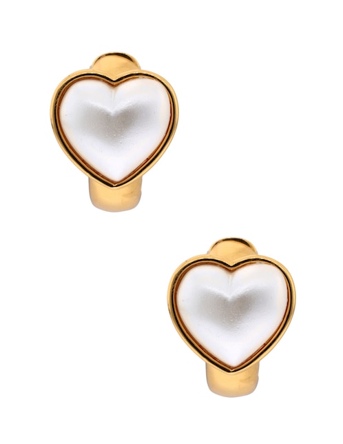 Aretes huggies de corazón con acabado brillante perla de acrílico 1