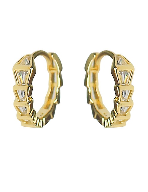 Aretes huggies triangular Sofia Blum de plata P 925 con acabado chapa de oro circonita