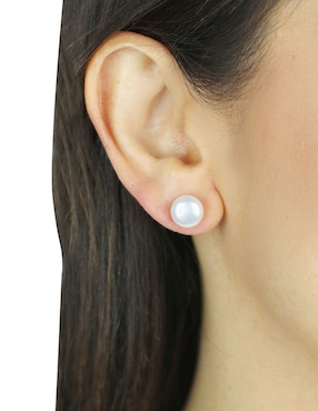 Aretes Anthony Vincent con acabado brillante perla