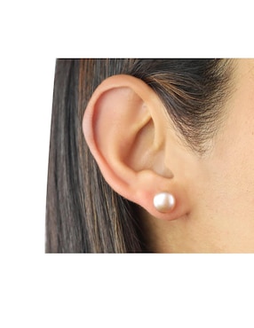 Aretes Anthony Vincent con acabado brillante perla
