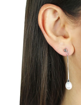 Aretes Anthony Vincent con acabado brillante perla
