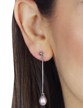 Aretes Anthony Vincent con acabado brillante perla