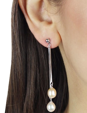 Aretes Anthony Vincent con acabado brillante perla