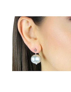 Aretes Anthony Vincent con acabado brillante imitación perla