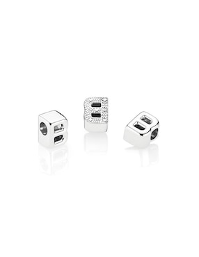 Charm de letras Pandora de plata