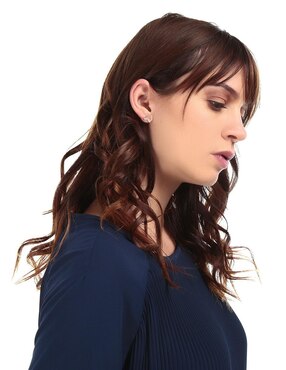 Aretes Olivia Burton con acabado brillante