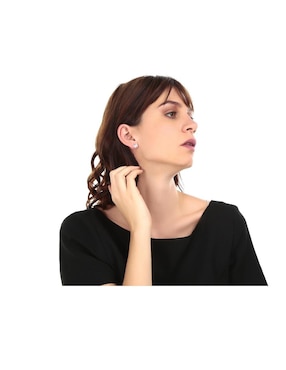 Aretes Olivia Burton con acabado brillante