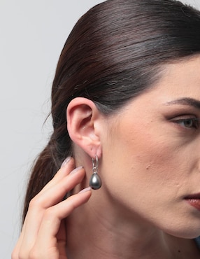 Aretes de gota Anthony Vincent Mallorca con acabado plateado