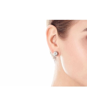 Aretes Majorica con acabado lustre perla