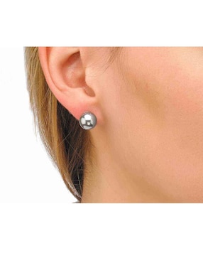Aretes Majorica con acabado lustre perla