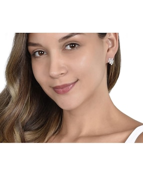 Aretes Napier con acabado plateado cristal