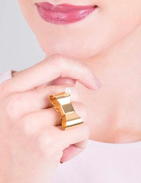 Anillo de moño Daniel Espinosa Jewelry Viena con acabado baño de oro 22 k