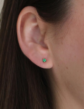 Aretes Sofia Blum de oro 10 K con acabado brillante zirconia