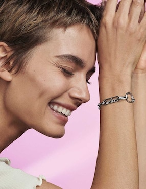 Brazalete Pandora de plata Me con acabado liso