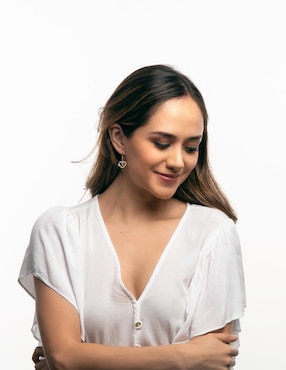 Aretes de corazón Luckyly con acabado brillante perla