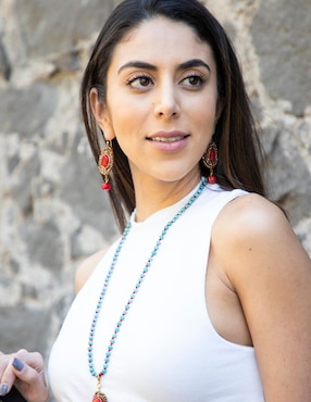 Aretes María Karina con acabado brillante cristal