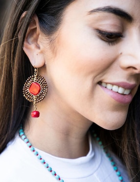 Aretes María Karina con acabado brillante cristal