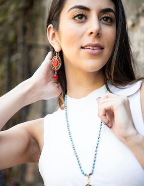 Aretes María Karina con acabado brillante cristal