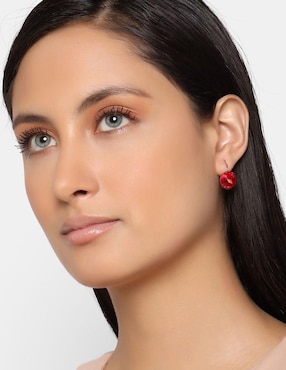 Aretes de círculo Ocean Heart de oro blanco con acabado brillante cristal