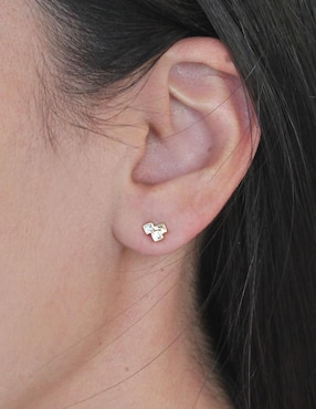 Broqueles cuadrados Sofia Blum de plata con acabado brillante zirconia