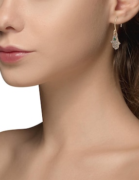 Aretes de mano Lonna & Lilly con acabado brillante resina