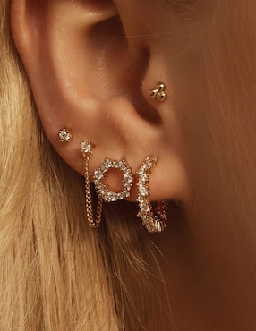 Aretes Apodemia Classic con acabado baño de oro circonita