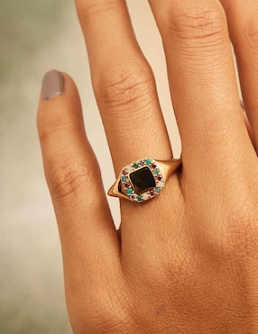 Anillo con gema Apodemia Engrave circonita con acabado baño de oro
