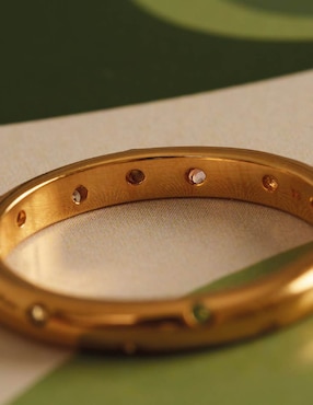 Anillo con gema Apodemia Bosphorus circonita con acabado baño de oro