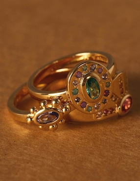 Anillo con gema ovalado Apodemia Nefertiti circonita con acabado baño de oro