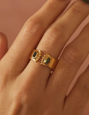 Anillo con gema ovalado Apodemia Nefertiti circonita con acabado baño de oro