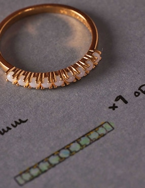 Anillo con gema Apodemia Moon circonita con acabado baño de oro