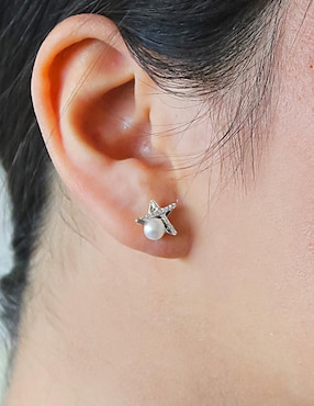 Aretes de estrella Sofia Blum de plata P 925 con acabado plateado perla