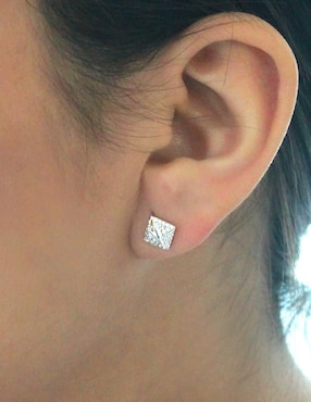 Aretes Sofia Blum de plata P 925 con acabado plateado zirconia