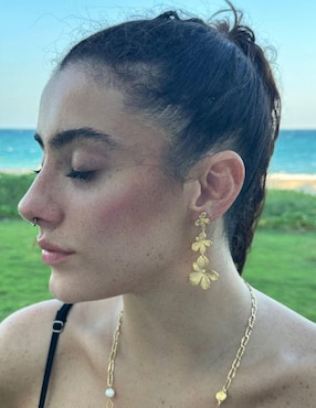 Aretes de flor Ablime Joyería Ablime Flor con acabado brillante