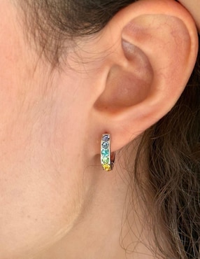 Aretes redondos Mayfer Joyería Estambul con acabado brillante cristal