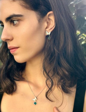 Aretes de mariposa Mayfer Joyería Oporto con acabado brillante cristal