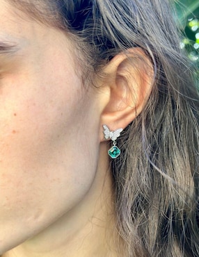 Aretes de mariposa Mayfer Joyería Oporto con acabado brillante cristal