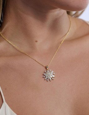 Collar con dije de flor Luckyly de baño de oro 14 K
