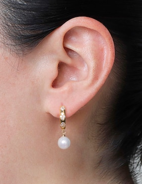 Aretes redondos Westies con acabado brillante perla