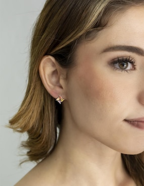 Aretes Oro Angelus con acabado brillante zirconia