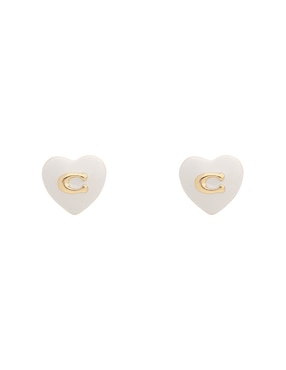 Aretes de corazón Coach Chalk Enamel con acabado brillante