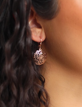 Aretes de flor Anante Dalia de plata P 925 con acabado baño de oro rosa
