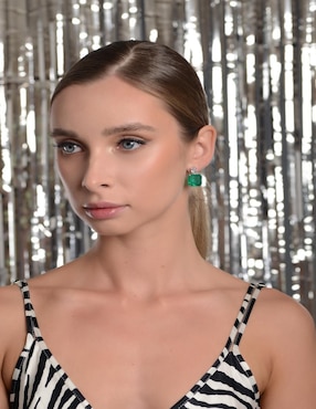 Aretes cuadrados Gladkova Joyería de plata P 925 con acabado plateado esmeralda