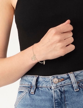 Brazalete Lacoste Memento con acabado brillante