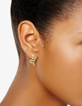 Aretes largos de serpiente Kendra Scott con acabado baño de oro 14 K