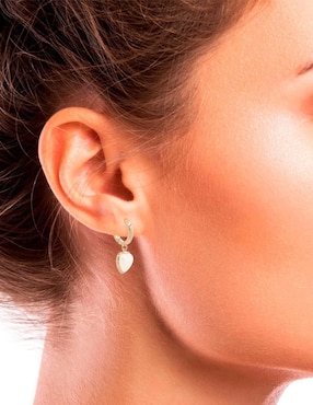 Aretes de corazón Oro Angelus con acabado brillante